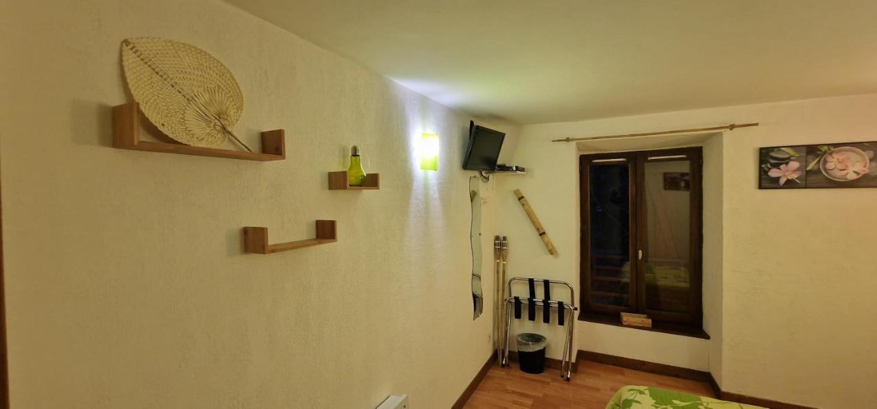 Chambres D'Hotes Les Lits Des Fees Saint-Floret エクステリア 写真