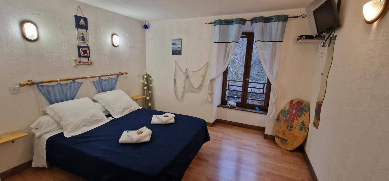 Chambres D'Hotes Les Lits Des Fees Saint-Floret エクステリア 写真