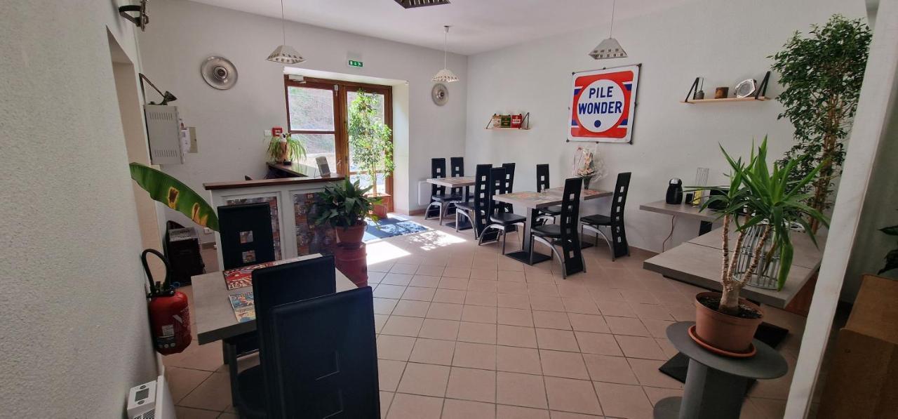 Chambres D'Hotes Les Lits Des Fees Saint-Floret エクステリア 写真