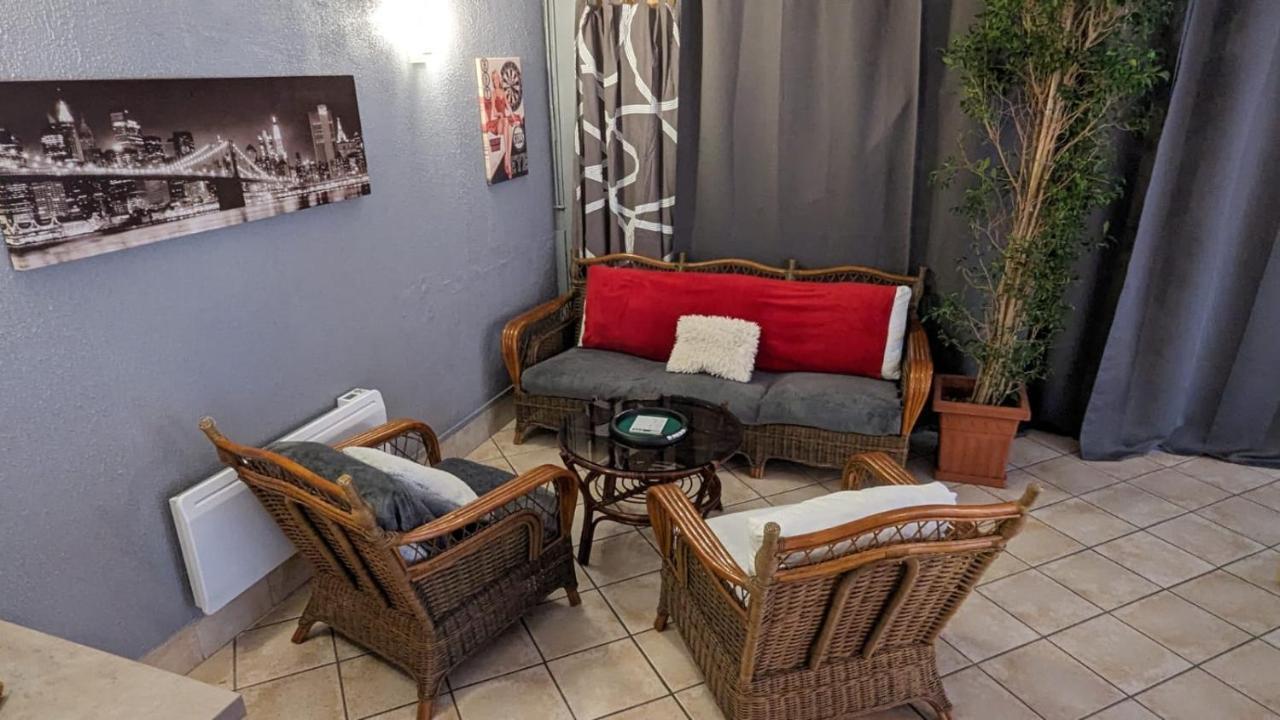 Chambres D'Hotes Les Lits Des Fees Saint-Floret エクステリア 写真