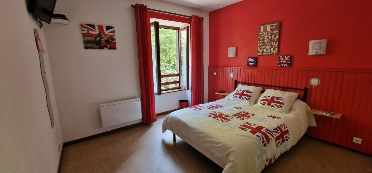 Chambres D'Hotes Les Lits Des Fees Saint-Floret エクステリア 写真